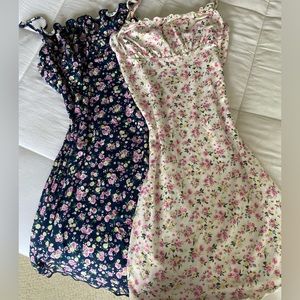 2/$20 NWOT floral mini dresses